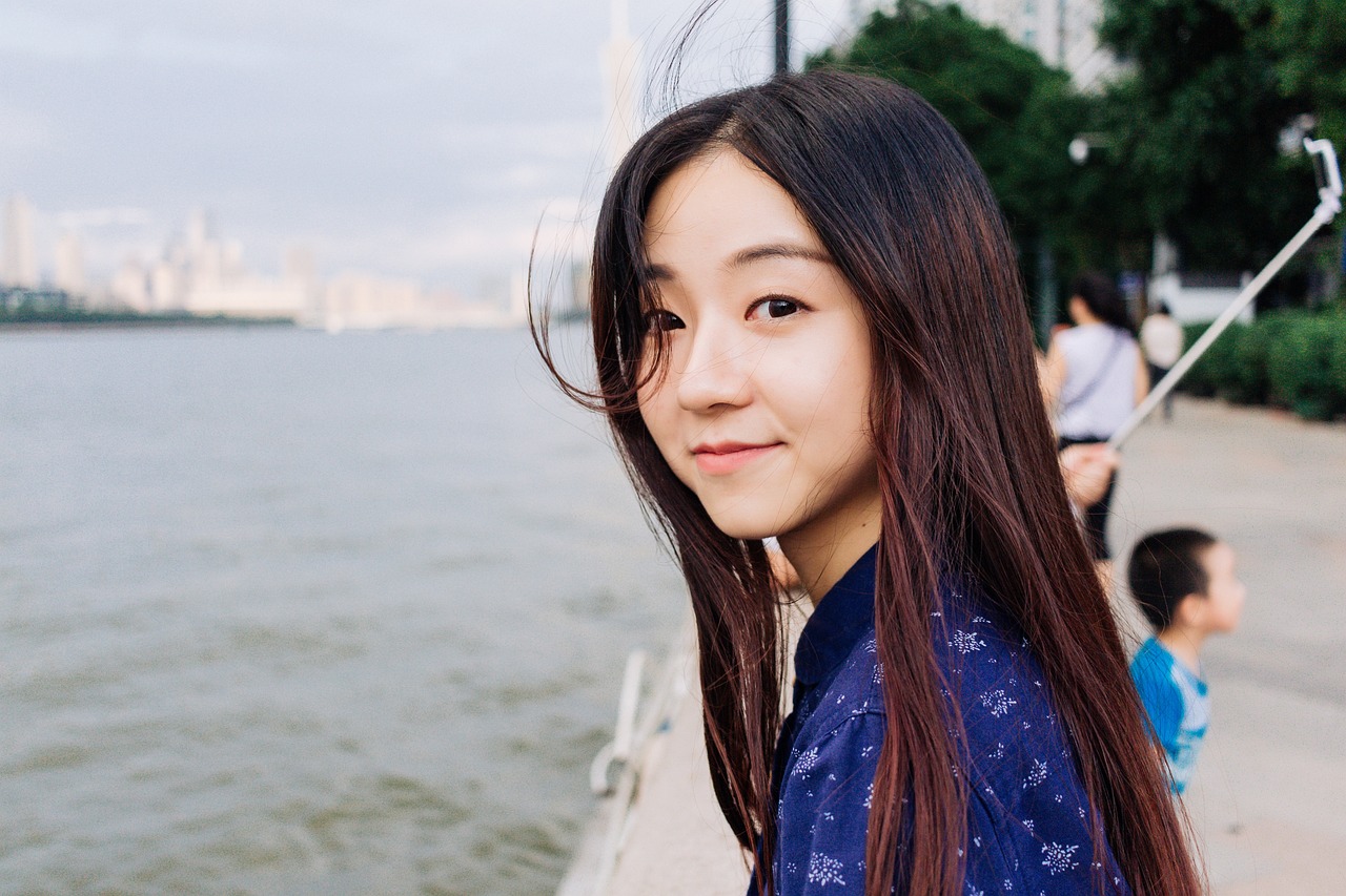 许凯四月荧屏之旅，多部电视剧中的精彩表现深度解析